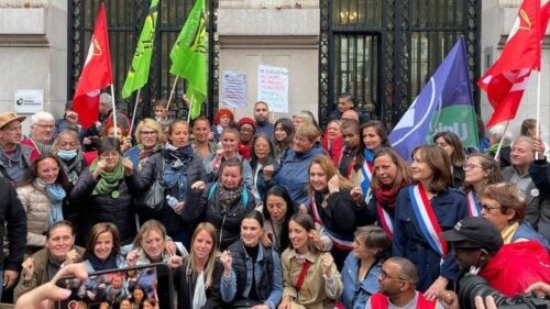 Rassemblement des grévistes de Verbaudet avec des soutiens féministes, syndicaux et politiques